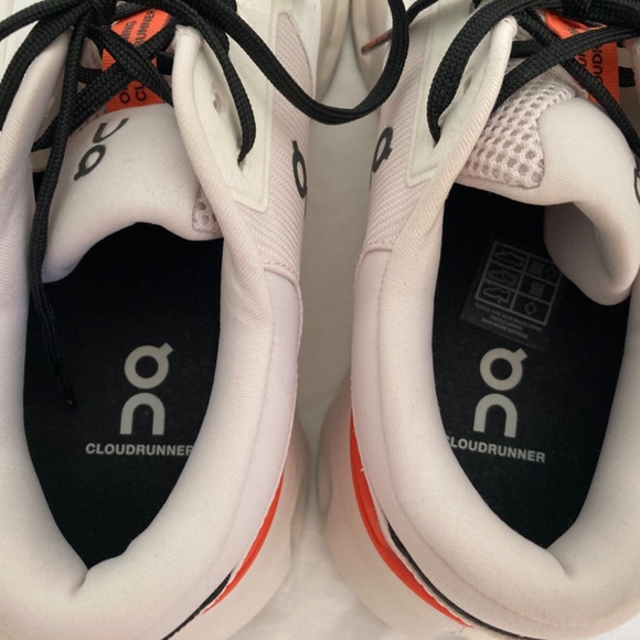 On Running Cloudrunner women’s size 10.5 - Picture 4 of 10